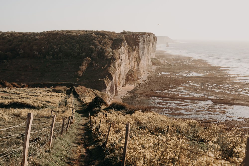 Photographe pour séance PACS sur les falaises et à la mer en Seine Maritime Normandie