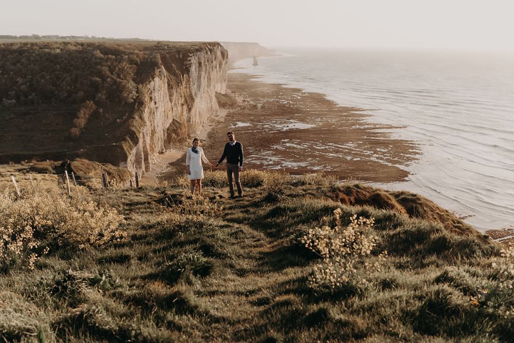 Photographe pour séance PACS sur les falaises et à la mer en Seine Maritime Normandie