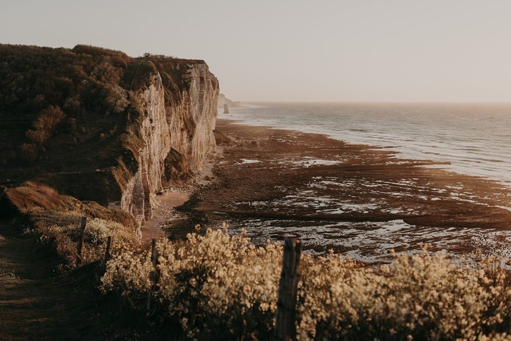 Photographe pour séance PACS sur les falaises et à la mer en Seine Maritime Normandie