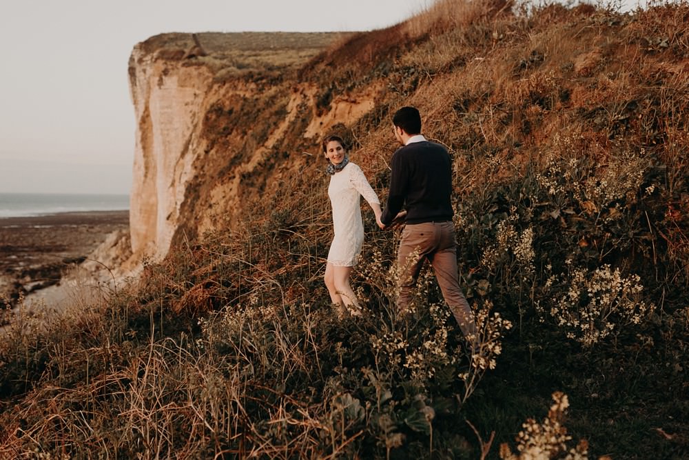 Photographe pour séance PACS sur les falaises et à la mer en Seine Maritime Normandie