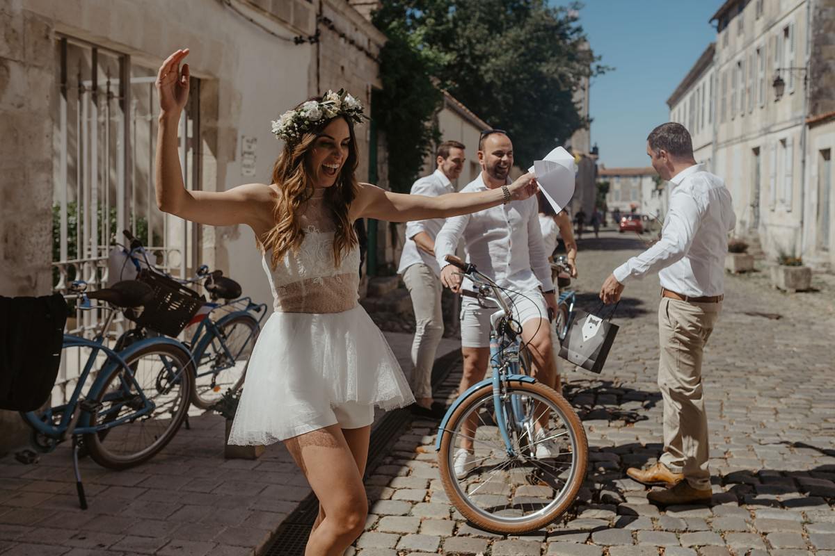 Un mariage laïque boho au fort de la prée sur l'île de ré