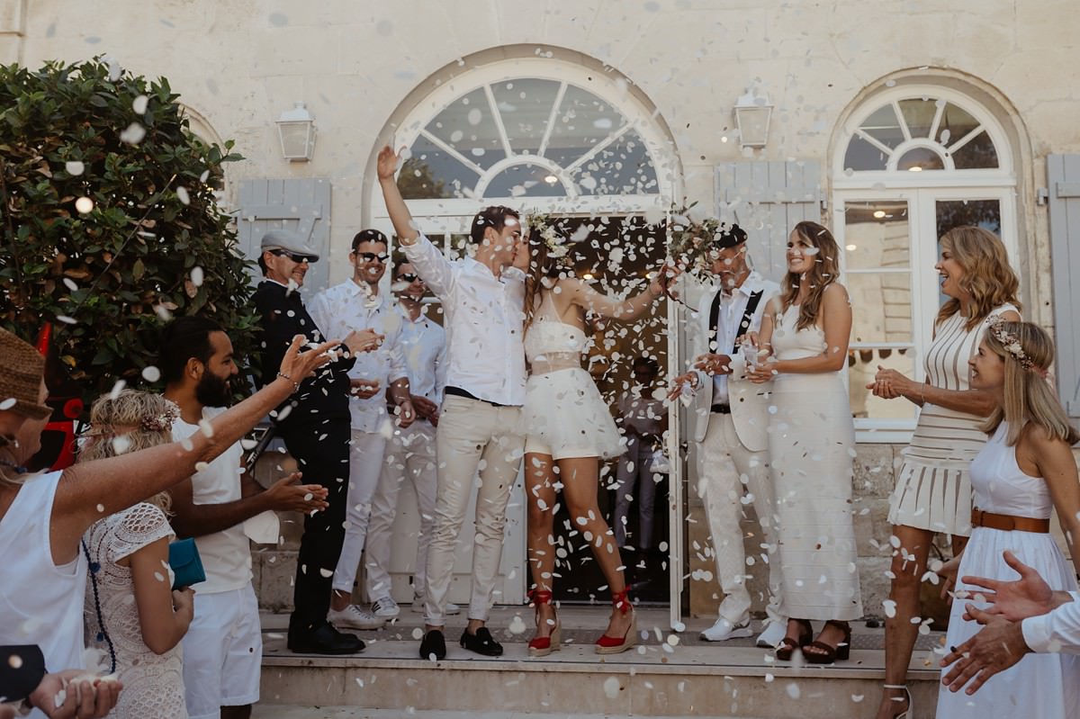 Un mariage laïque boho au fort de la prée sur l'île de ré et à Saint-Martin-de-Ré