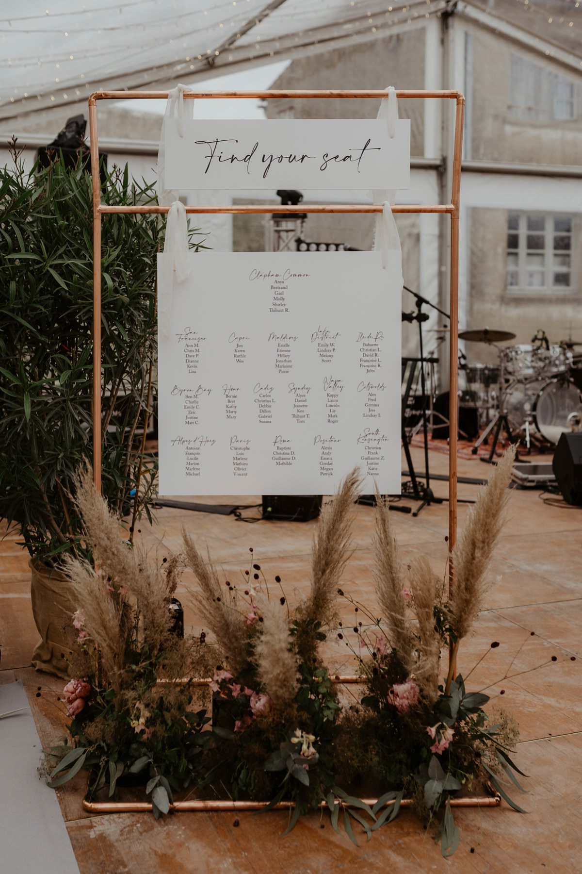 Un mariage laïque boho au fort de la prée sur l'île de ré wedding tente cristal décoration mademoiselle dit oui