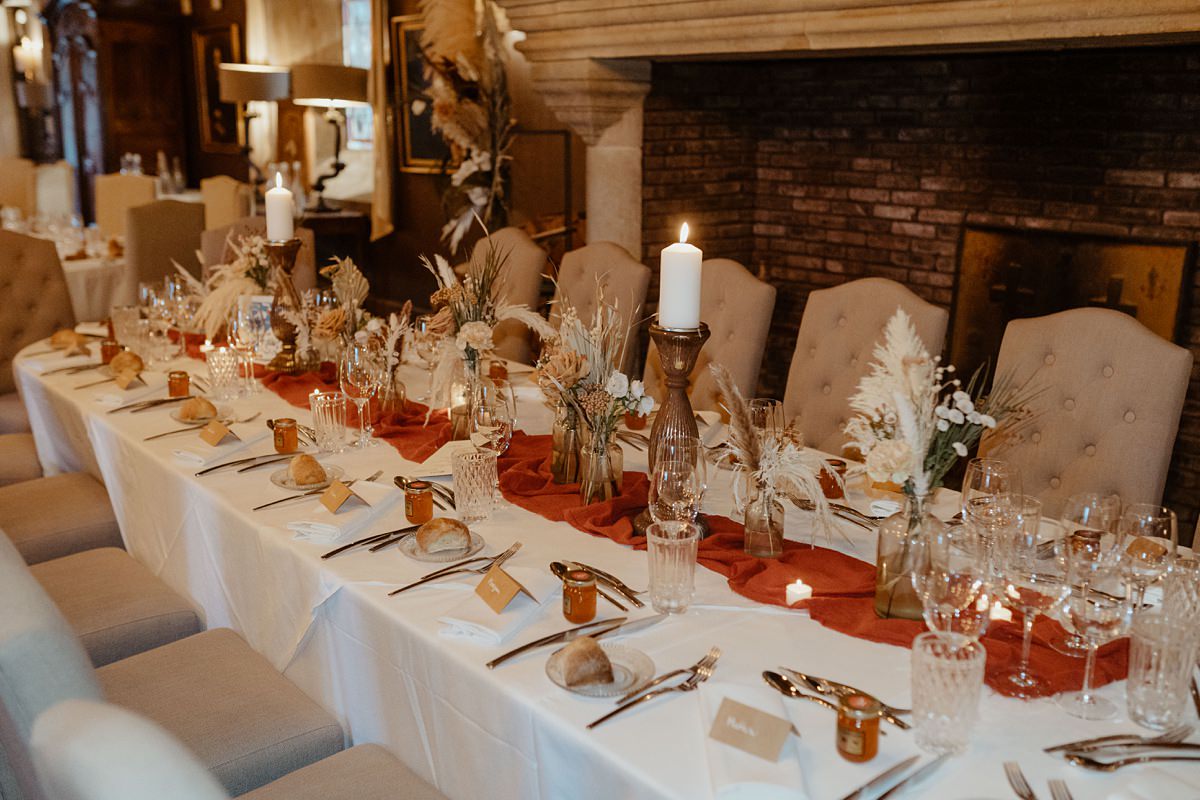 Photographe et vidéaste mariage au Domaine des Saints-Pères en Savoie à Montagnole décoration fleurs séchées par Botanique Bazar