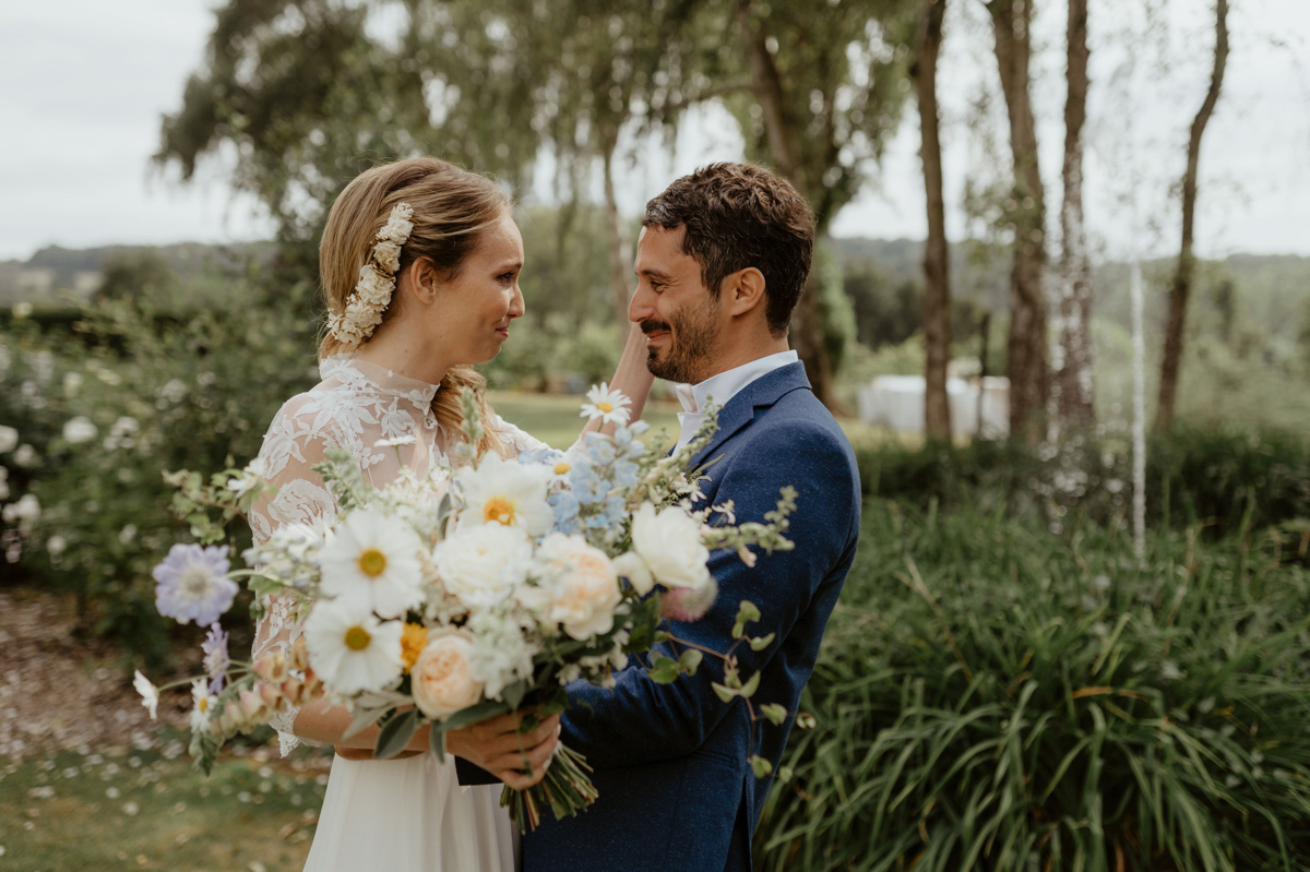 Photographe mariage et vidéaste mariage juif aux Jardins de Coppélia près de Honfleur et Deauville avec cérémonie laïque en extérieur