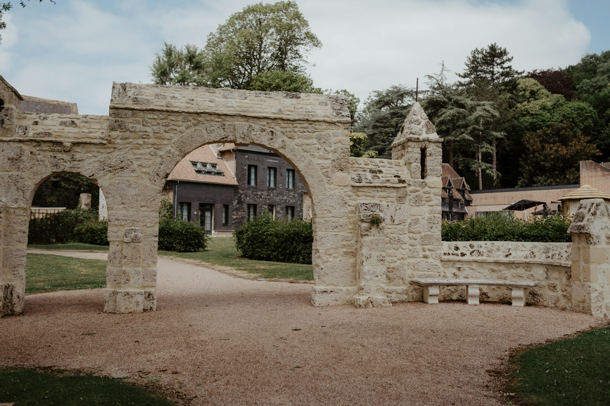 Photographe mariage et vidéaste mariage juif aux Jardins de Coppélia près de Honfleur et Deauville avec cérémonie laïque en extérieur