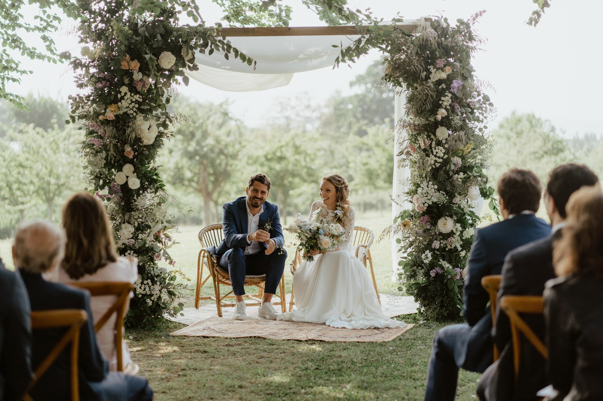 Photographe mariage et vidéaste mariage juif aux Jardins de Coppélia près de Honfleur et Deauville avec cérémonie laïque en extérieur