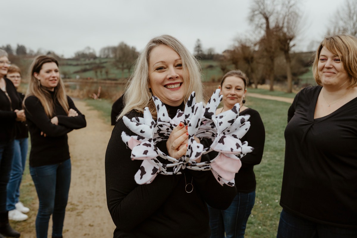Photographe shooting photo EVJF enterrement de vie de jeune fille à Forges les Eaux en Normandie Seine-Maritime