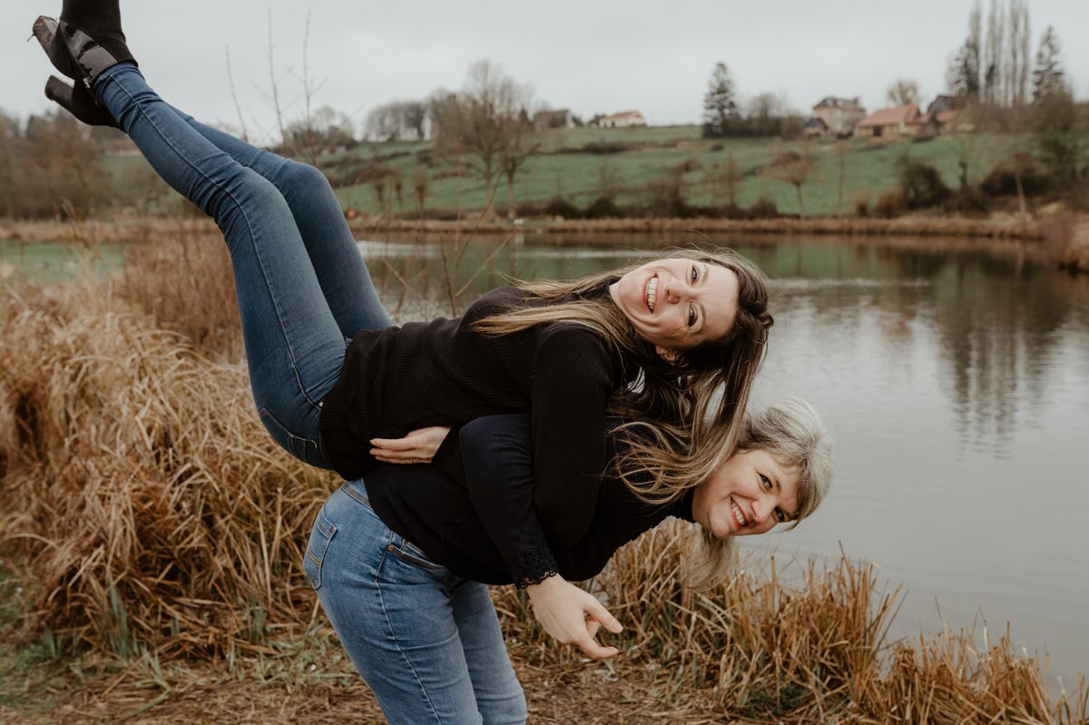 Photographe shooting photo EVJF enterrement de vie de jeune fille à Forges les Eaux en Normandie Seine-Maritime