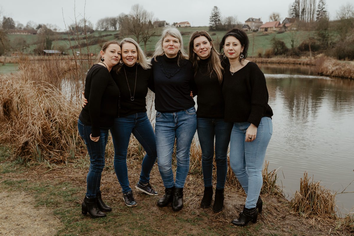 Photographe shooting photo EVJF enterrement de vie de jeune fille à Forges les Eaux en Normandie Seine-Maritime