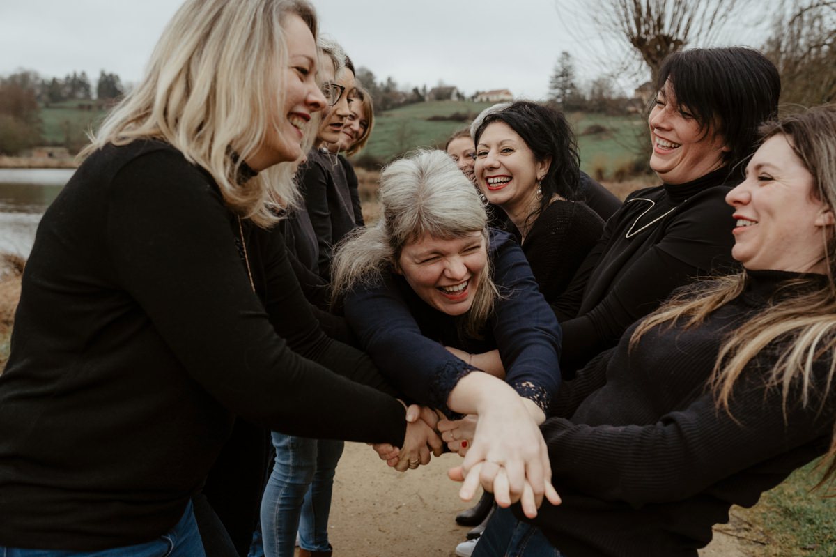 Photographe shooting photo EVJF enterrement de vie de jeune fille à Forges les Eaux en Normandie Seine-Maritime