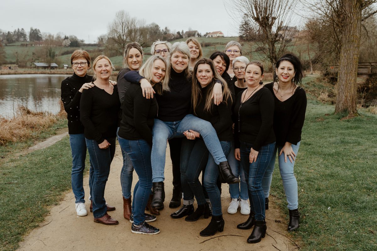 Photographe shooting photo EVJF enterrement de vie de jeune fille à Forges les Eaux en Normandie Seine-Maritime
